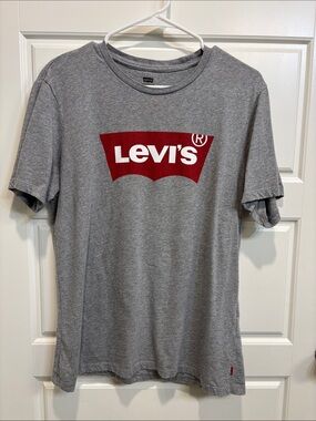 Levi's Gray Short Sleeve Crewneck T-Shirt with Red Logo